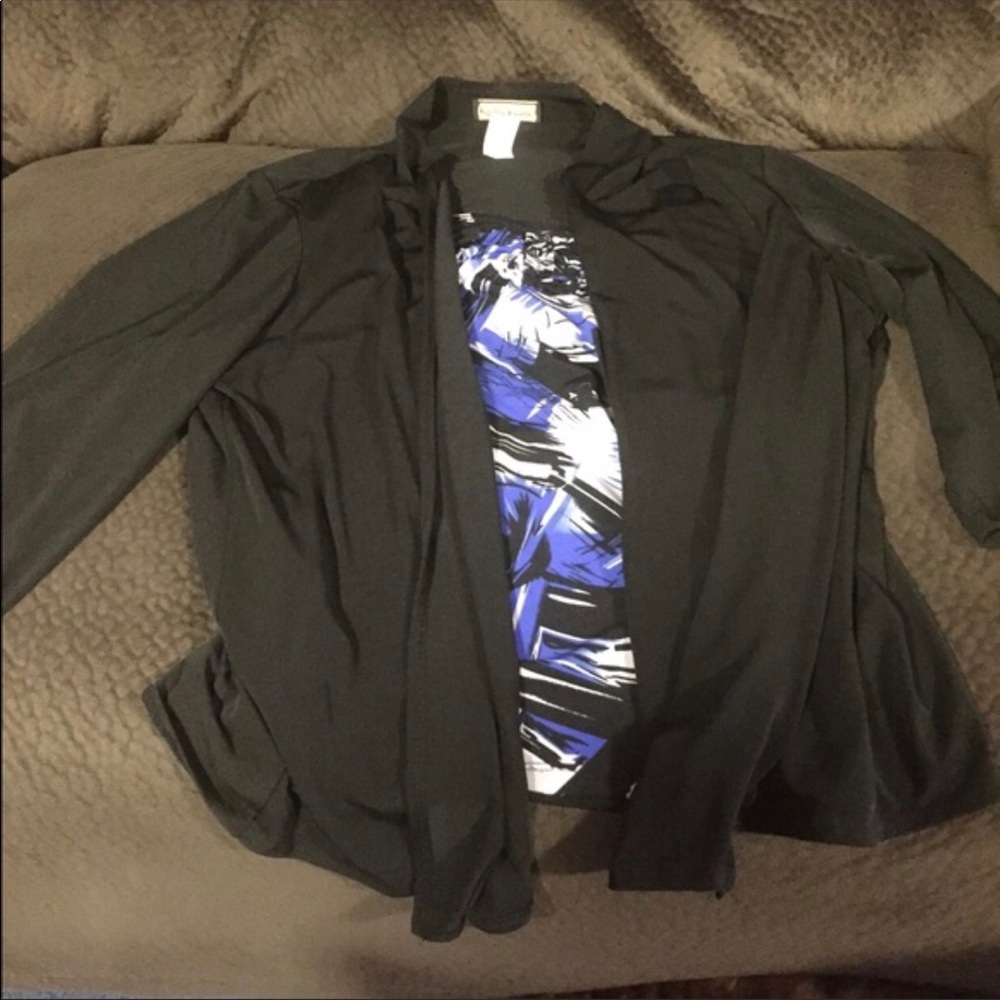 🎉Women’s Black and Blue top